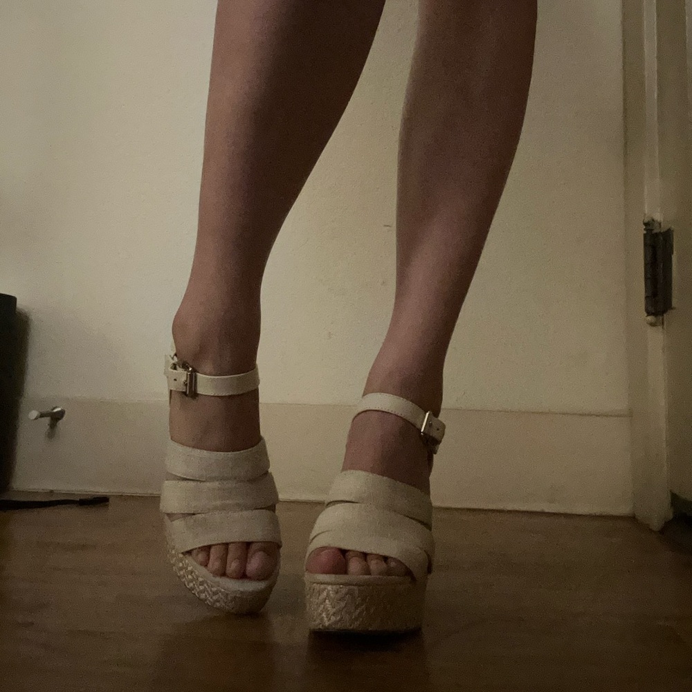 Liora Platform Sandals - Picture 5 of 8
